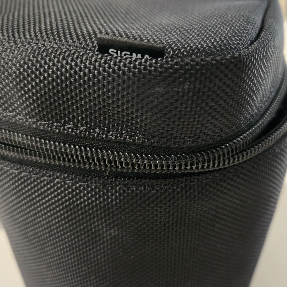 Sigma 35mm f/1.4 DG HSM ART Lens for Canon EOS Cameras With Lens Hood + Pouch